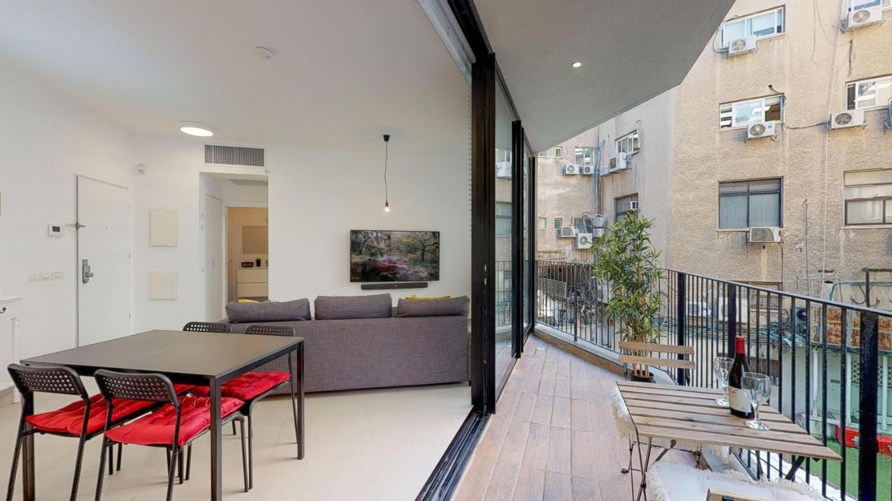 Comfortable Apartment With Balcony By Holyguest テル・アビブ エクステリア 写真